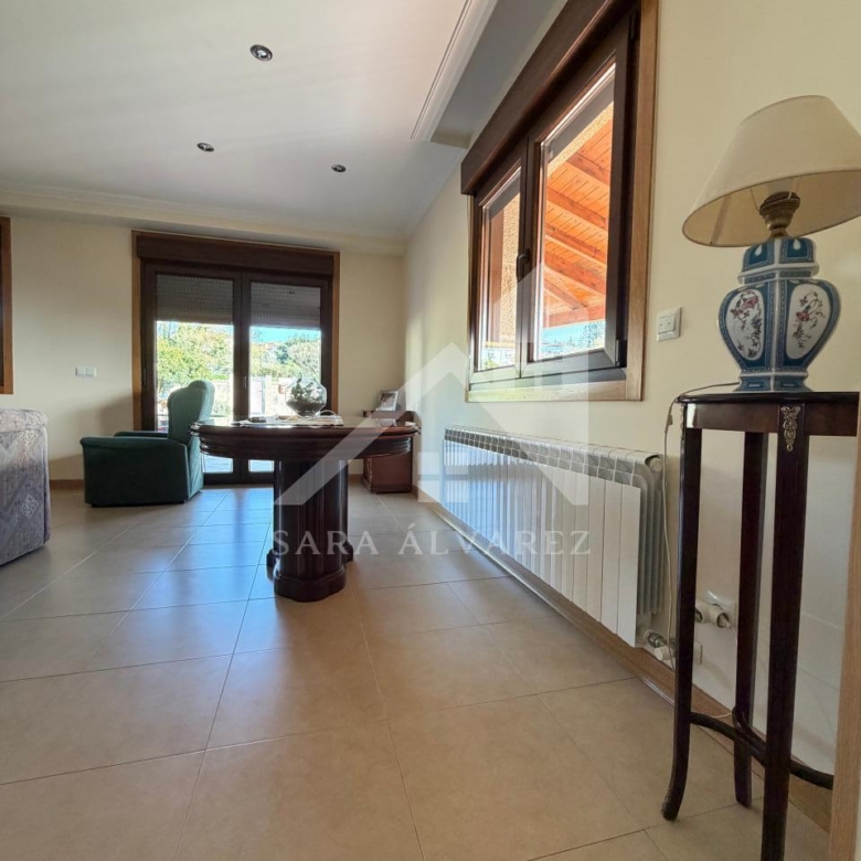 SE VENDE  IMPRESIONANTE CASA DE PIEDRA EN MOURENTE ZONA DEL LICEO CASINO MERCANTIL PRÓXIMA A LA CIUDAD DE PONTEVEDRA