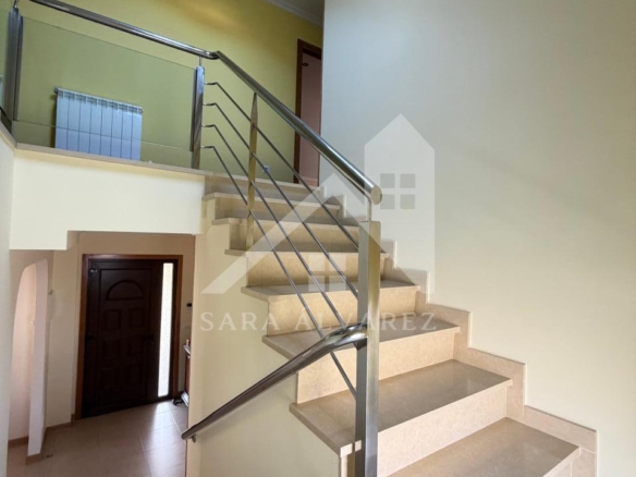 SE VENDE  IMPRESIONANTE CASA DE PIEDRA EN MOURENTE ZONA DEL LICEO CASINO MERCANTIL PRÓXIMA A LA CIUDAD DE PONTEVEDRA