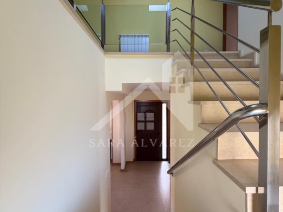SE VENDE  IMPRESIONANTE CASA DE PIEDRA EN MOURENTE ZONA DEL LICEO CASINO MERCANTIL PRÓXIMA A LA CIUDAD DE PONTEVEDRA