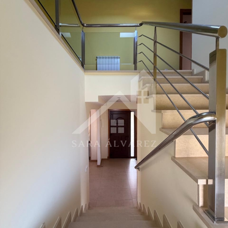SE VENDE  IMPRESIONANTE CASA DE PIEDRA EN MOURENTE ZONA DEL LICEO CASINO MERCANTIL PRÓXIMA A LA CIUDAD DE PONTEVEDRA