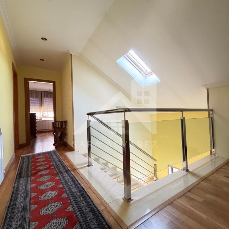 SE VENDE  IMPRESIONANTE CASA DE PIEDRA EN MOURENTE ZONA DEL LICEO CASINO MERCANTIL PRÓXIMA A LA CIUDAD DE PONTEVEDRA