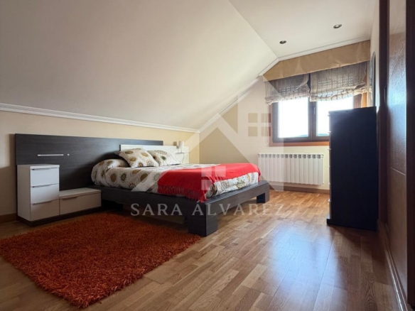 SE VENDE  IMPRESIONANTE CASA DE PIEDRA EN MOURENTE ZONA DEL LICEO CASINO MERCANTIL PRÓXIMA A LA CIUDAD DE PONTEVEDRA