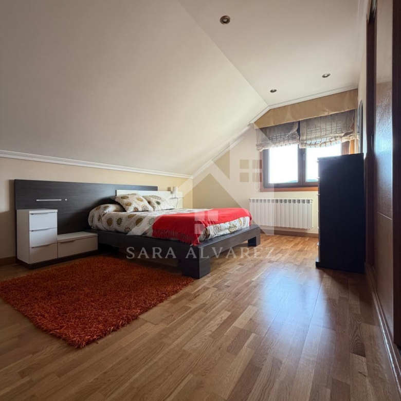 SE VENDE  IMPRESIONANTE CASA DE PIEDRA EN MOURENTE ZONA DEL LICEO CASINO MERCANTIL PRÓXIMA A LA CIUDAD DE PONTEVEDRA