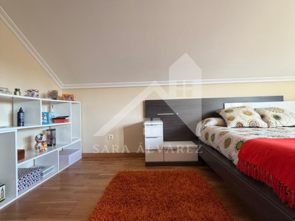 SE VENDE  IMPRESIONANTE CASA DE PIEDRA EN MOURENTE ZONA DEL LICEO CASINO MERCANTIL PRÓXIMA A LA CIUDAD DE PONTEVEDRA