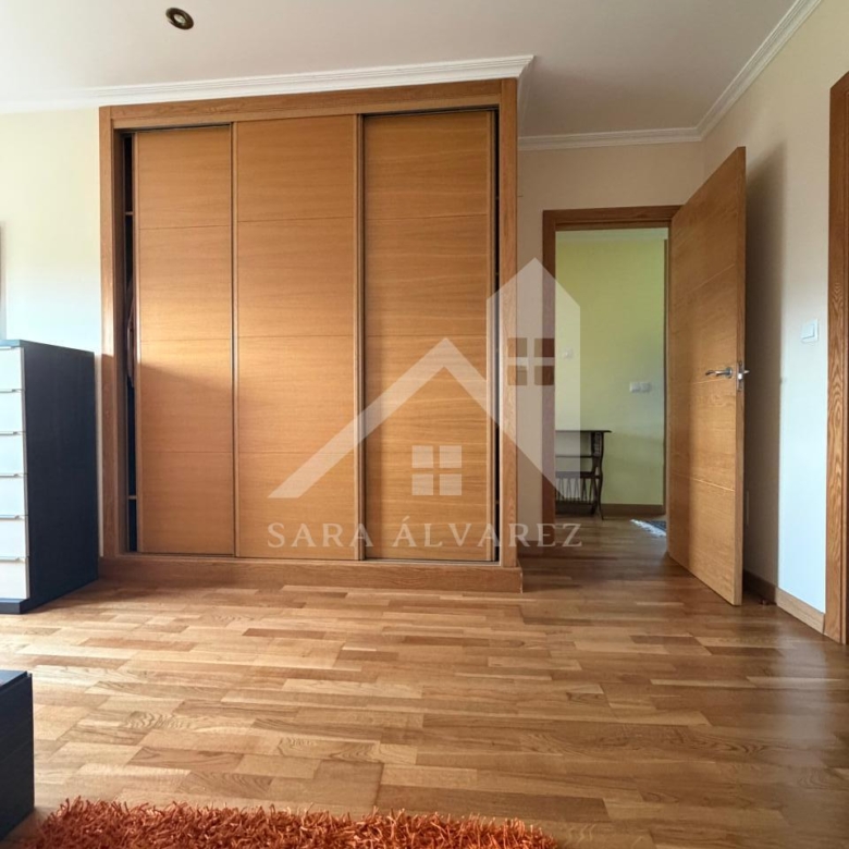 SE VENDE  IMPRESIONANTE CASA DE PIEDRA EN MOURENTE ZONA DEL LICEO CASINO MERCANTIL PRÓXIMA A LA CIUDAD DE PONTEVEDRA