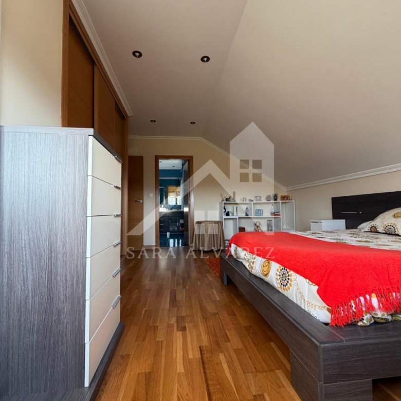 SE VENDE  IMPRESIONANTE CASA DE PIEDRA EN MOURENTE ZONA DEL LICEO CASINO MERCANTIL PRÓXIMA A LA CIUDAD DE PONTEVEDRA