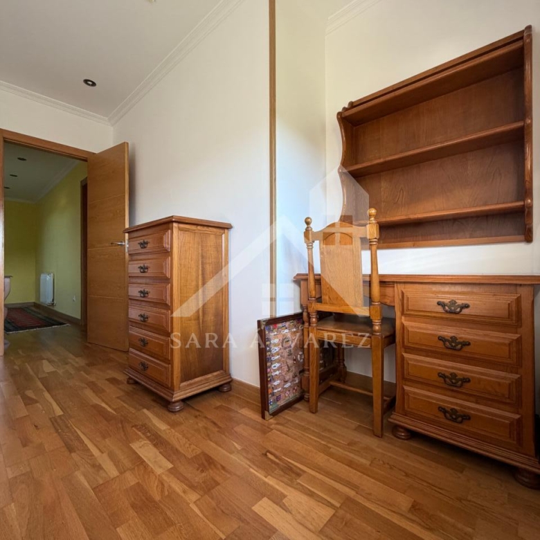 SE VENDE  IMPRESIONANTE CASA DE PIEDRA EN MOURENTE ZONA DEL LICEO CASINO MERCANTIL PRÓXIMA A LA CIUDAD DE PONTEVEDRA