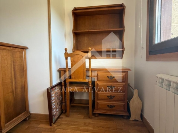 SE VENDE  IMPRESIONANTE CASA DE PIEDRA EN MOURENTE ZONA DEL LICEO CASINO MERCANTIL PRÓXIMA A LA CIUDAD DE PONTEVEDRA