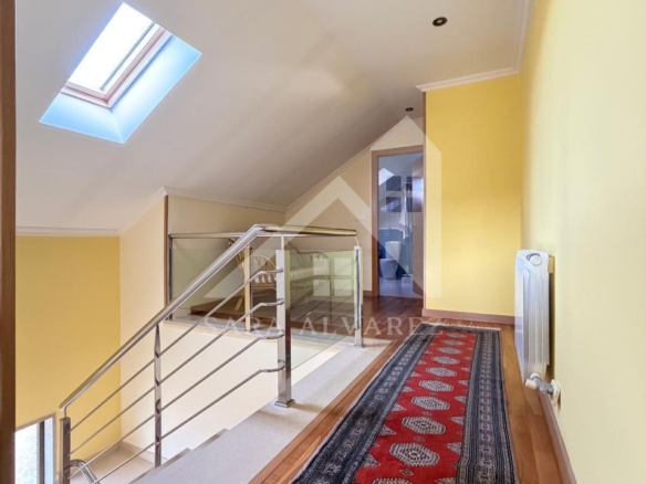 SE VENDE  IMPRESIONANTE CASA DE PIEDRA EN MOURENTE ZONA DEL LICEO CASINO MERCANTIL PRÓXIMA A LA CIUDAD DE PONTEVEDRA