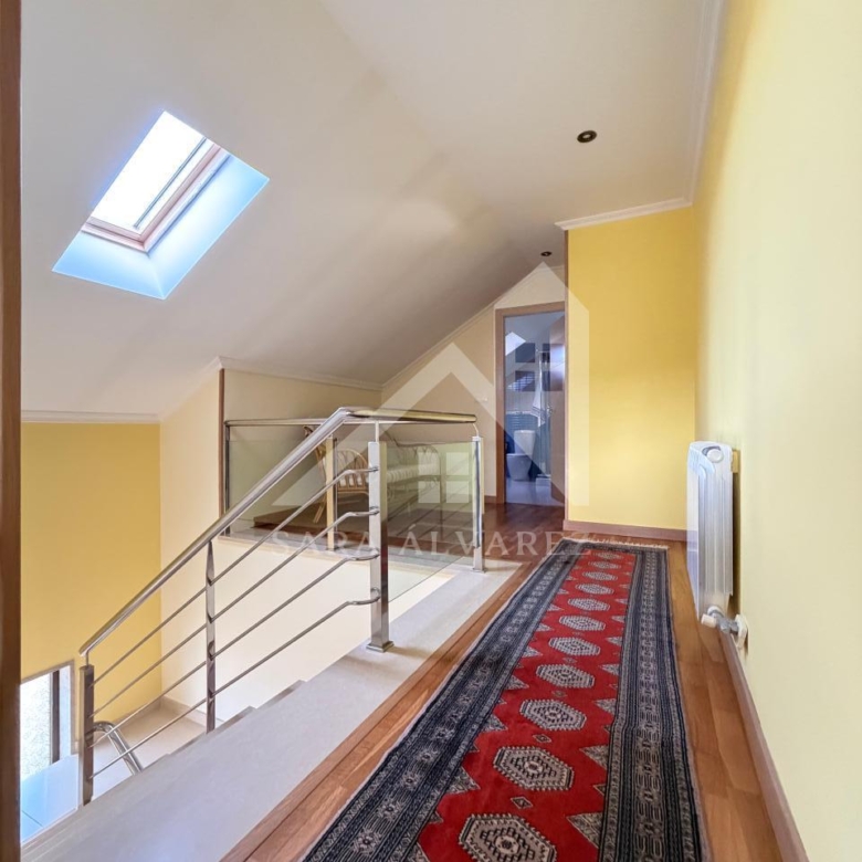 SE VENDE  IMPRESIONANTE CASA DE PIEDRA EN MOURENTE ZONA DEL LICEO CASINO MERCANTIL PRÓXIMA A LA CIUDAD DE PONTEVEDRA