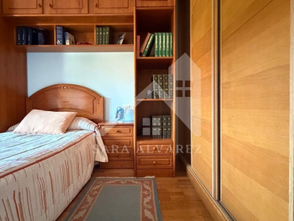 SE VENDE  IMPRESIONANTE CASA DE PIEDRA EN MOURENTE ZONA DEL LICEO CASINO MERCANTIL PRÓXIMA A LA CIUDAD DE PONTEVEDRA