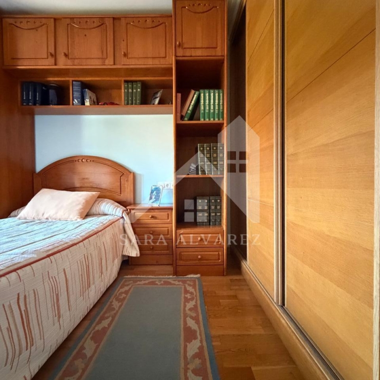 SE VENDE  IMPRESIONANTE CASA DE PIEDRA EN MOURENTE ZONA DEL LICEO CASINO MERCANTIL PRÓXIMA A LA CIUDAD DE PONTEVEDRA