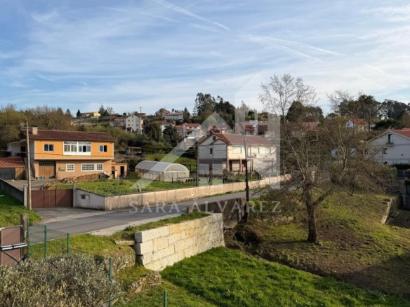 SE VENDE  IMPRESIONANTE CASA DE PIEDRA EN MOURENTE ZONA DEL LICEO CASINO MERCANTIL PRÓXIMA A LA CIUDAD DE PONTEVEDRA
