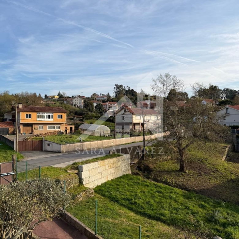 SE VENDE  IMPRESIONANTE CASA DE PIEDRA EN MOURENTE ZONA DEL LICEO CASINO MERCANTIL PRÓXIMA A LA CIUDAD DE PONTEVEDRA