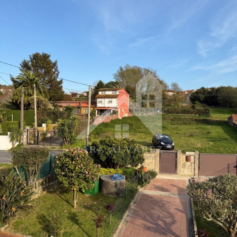 SE VENDE  IMPRESIONANTE CASA DE PIEDRA EN MOURENTE ZONA DEL LICEO CASINO MERCANTIL PRÓXIMA A LA CIUDAD DE PONTEVEDRA