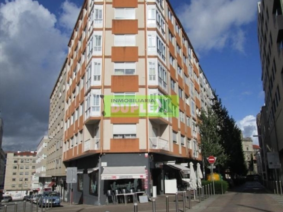 Impulsa tu negocio con este local en venta en Pontevedra