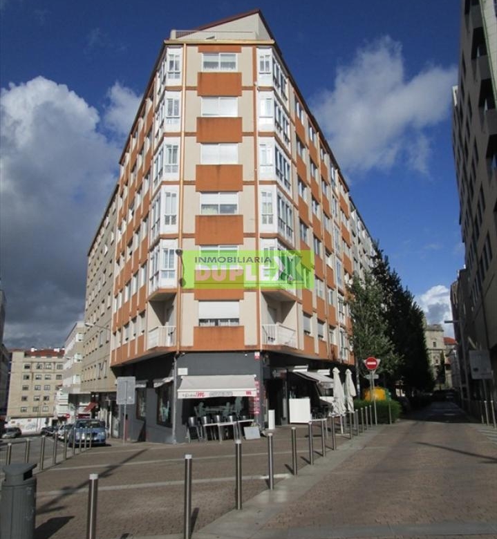 Impulsa tu negocio con este local en venta en Pontevedra