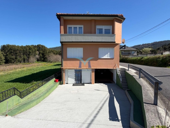 ?Oportunidad en Brens: casa de 337 m², amueblada, con garaje y varias viviendas”