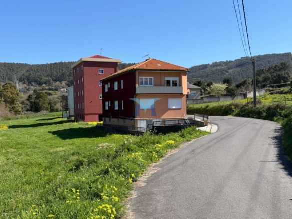 ?Oportunidad en Brens: casa de 337 m², amueblada, con garaje y varias viviendas”
