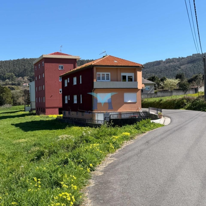 ?Oportunidad en Brens: casa de 337 m², amueblada, con garaje y varias viviendas”