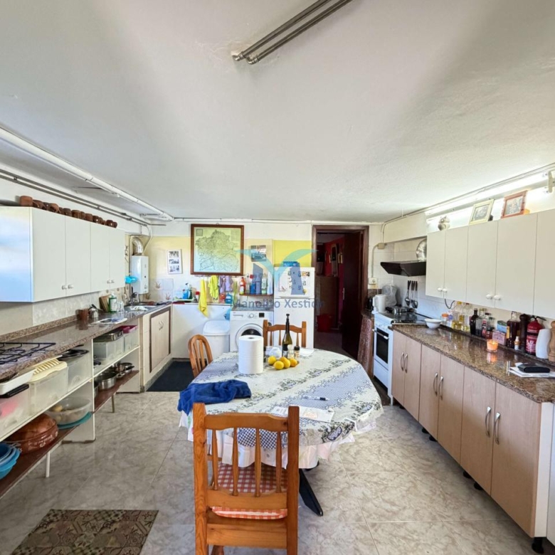 ?Oportunidad en Brens: casa de 337 m², amueblada, con garaje y varias viviendas”