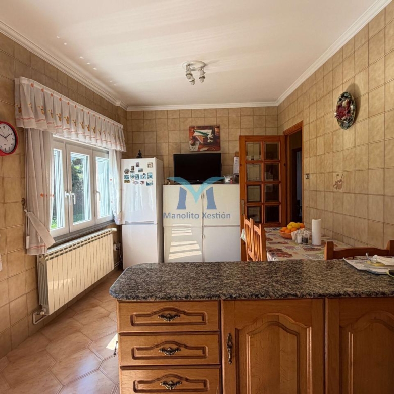 ?Oportunidad en Brens: casa de 337 m², amueblada, con garaje y varias viviendas”