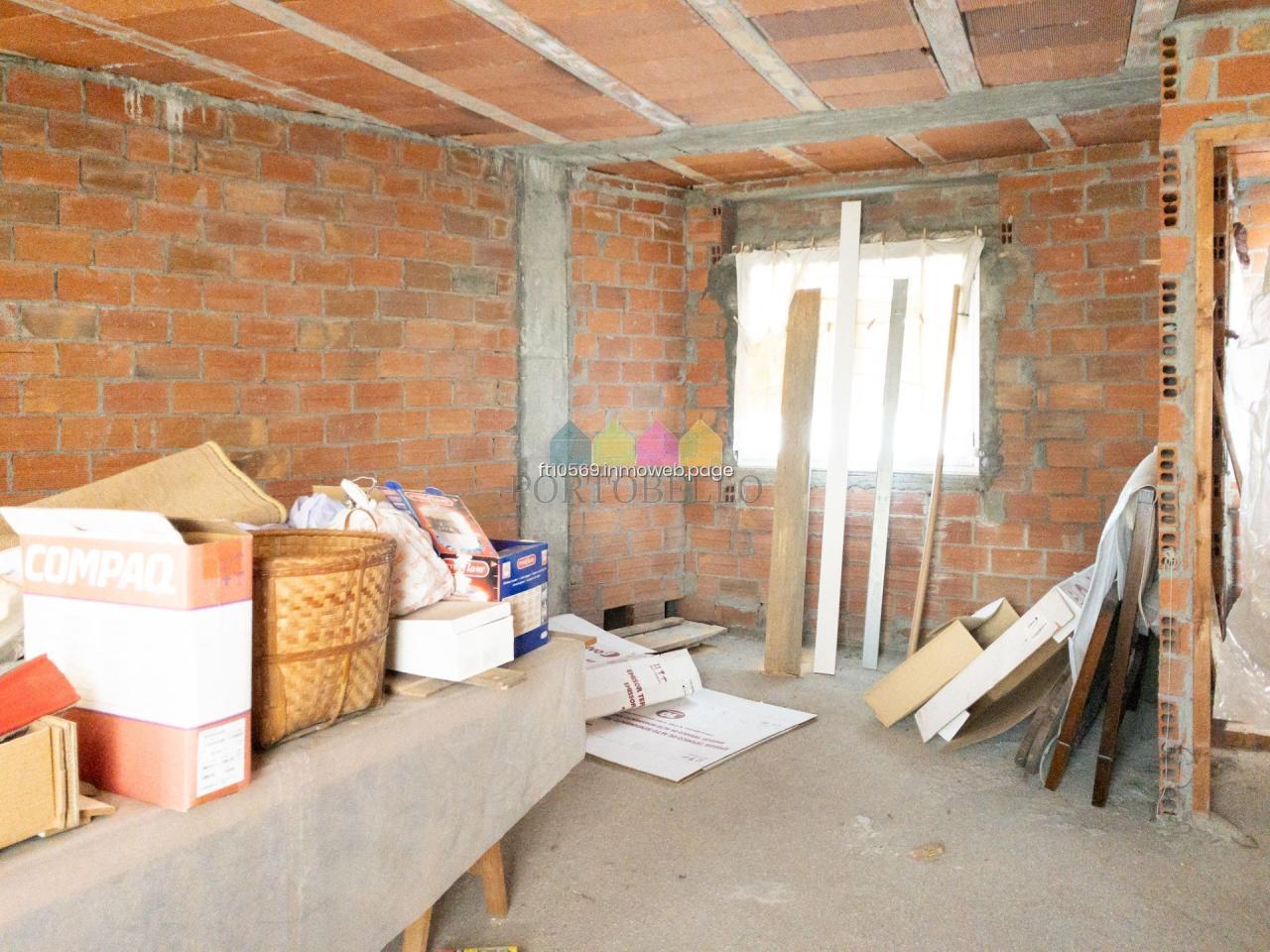 177564103527700170277_177209580050 Oportunidad única en el centro de Vilalba – 2 pisos de 138 m² cada uno en ladrillo Edificio bien conservado del 87 | 5 estancias + 2 baños por piso | Balcón | Sin ascensor | Vistas despejadas