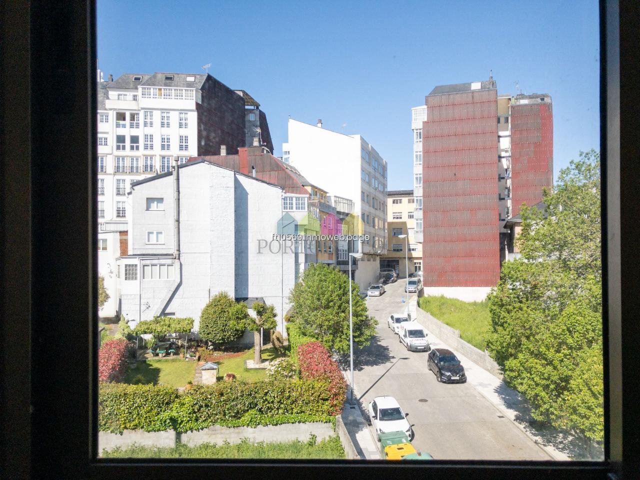 177564103672000170277_177209580110 Oportunidad única en el centro de Vilalba – 2 pisos de 138 m² cada uno en ladrillo Edificio bien conservado del 87 | 5 estancias + 2 baños por piso | Balcón | Sin ascensor | Vistas despejadas