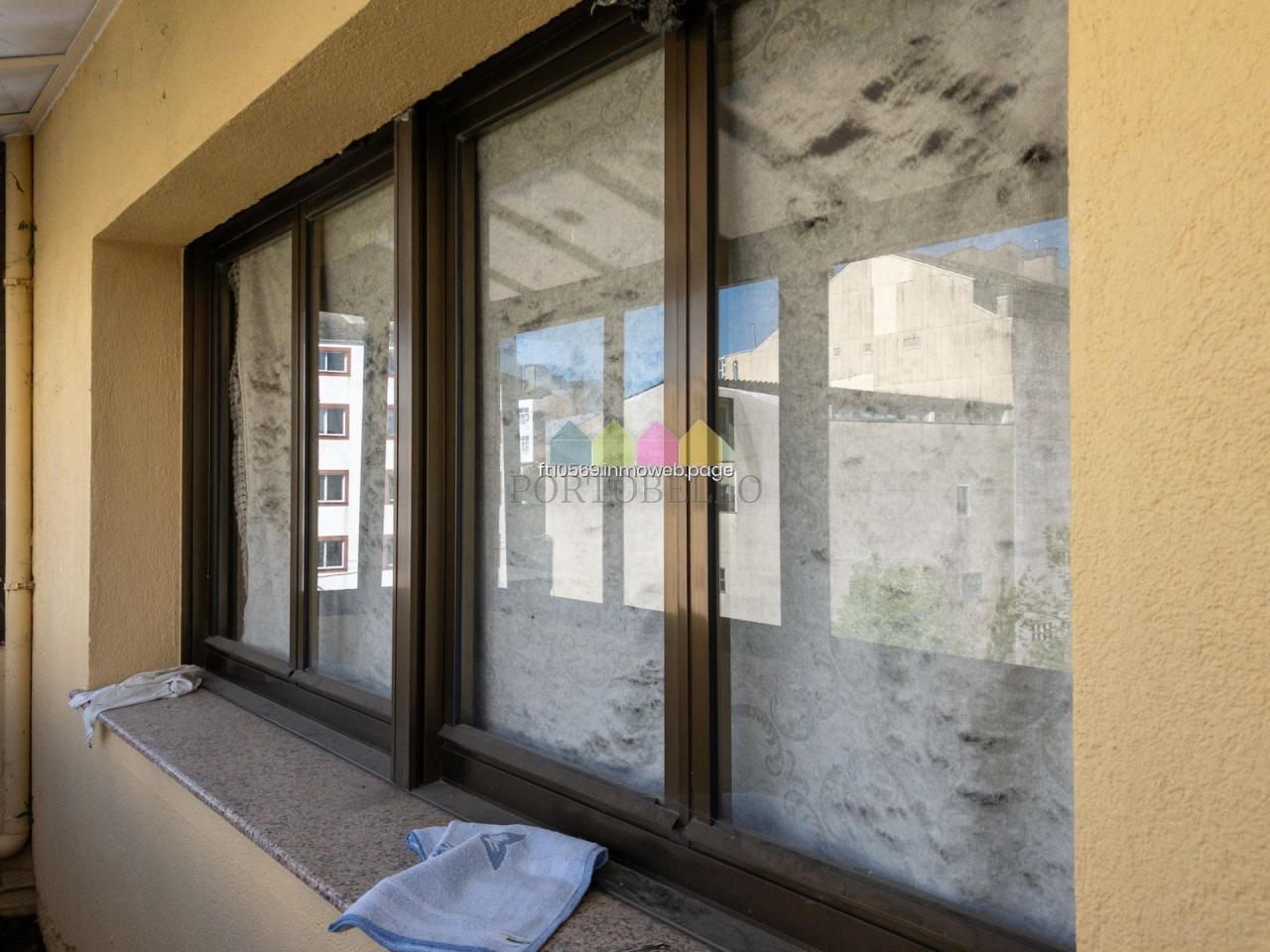 177564103727400170277_177209580167 Oportunidad única en el centro de Vilalba – 2 pisos de 138 m² cada uno en ladrillo Edificio bien conservado del 87 | 5 estancias + 2 baños por piso | Balcón | Sin ascensor | Vistas despejadas
