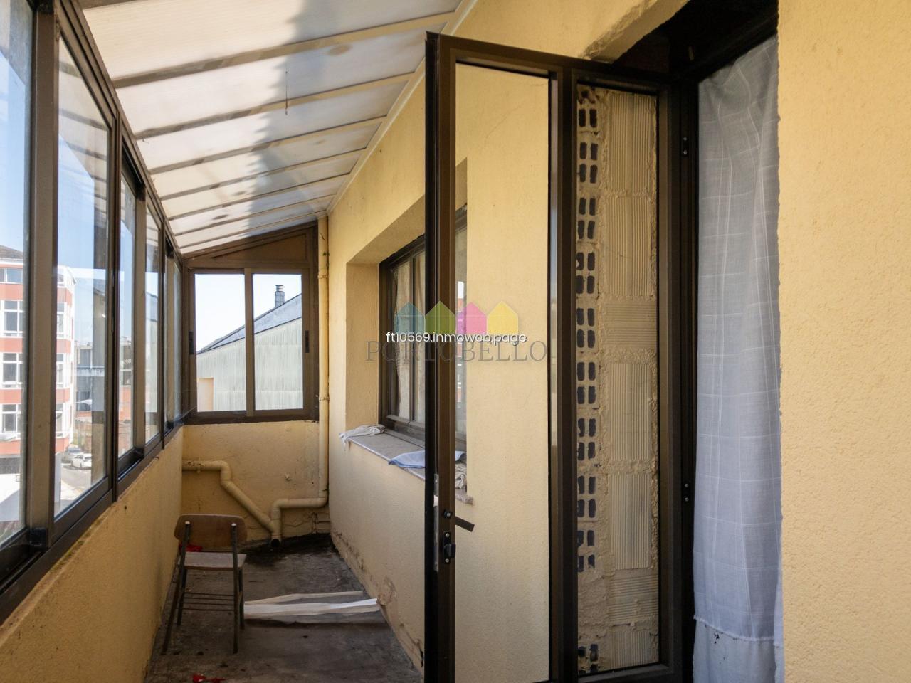 177564103890100170277_177209580317 Oportunidad única en el centro de Vilalba – 2 pisos de 138 m² cada uno en ladrillo Edificio bien conservado del 87 | 5 estancias + 2 baños por piso | Balcón | Sin ascensor | Vistas despejadas