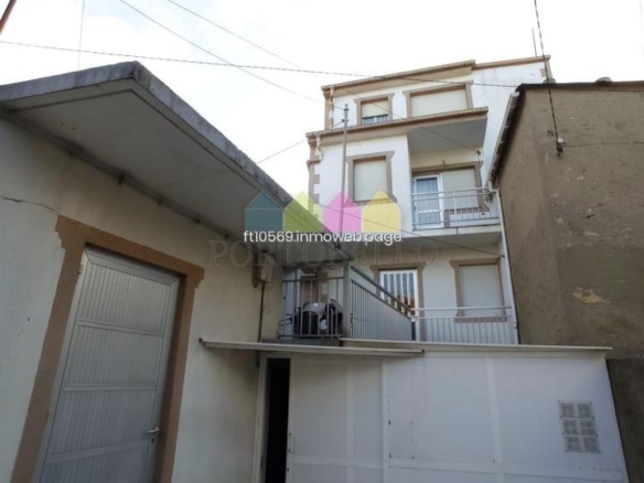 CASA EN RIAS ALTAS, BARES
