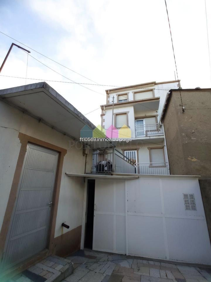 CASA EN RIAS ALTAS, BARES