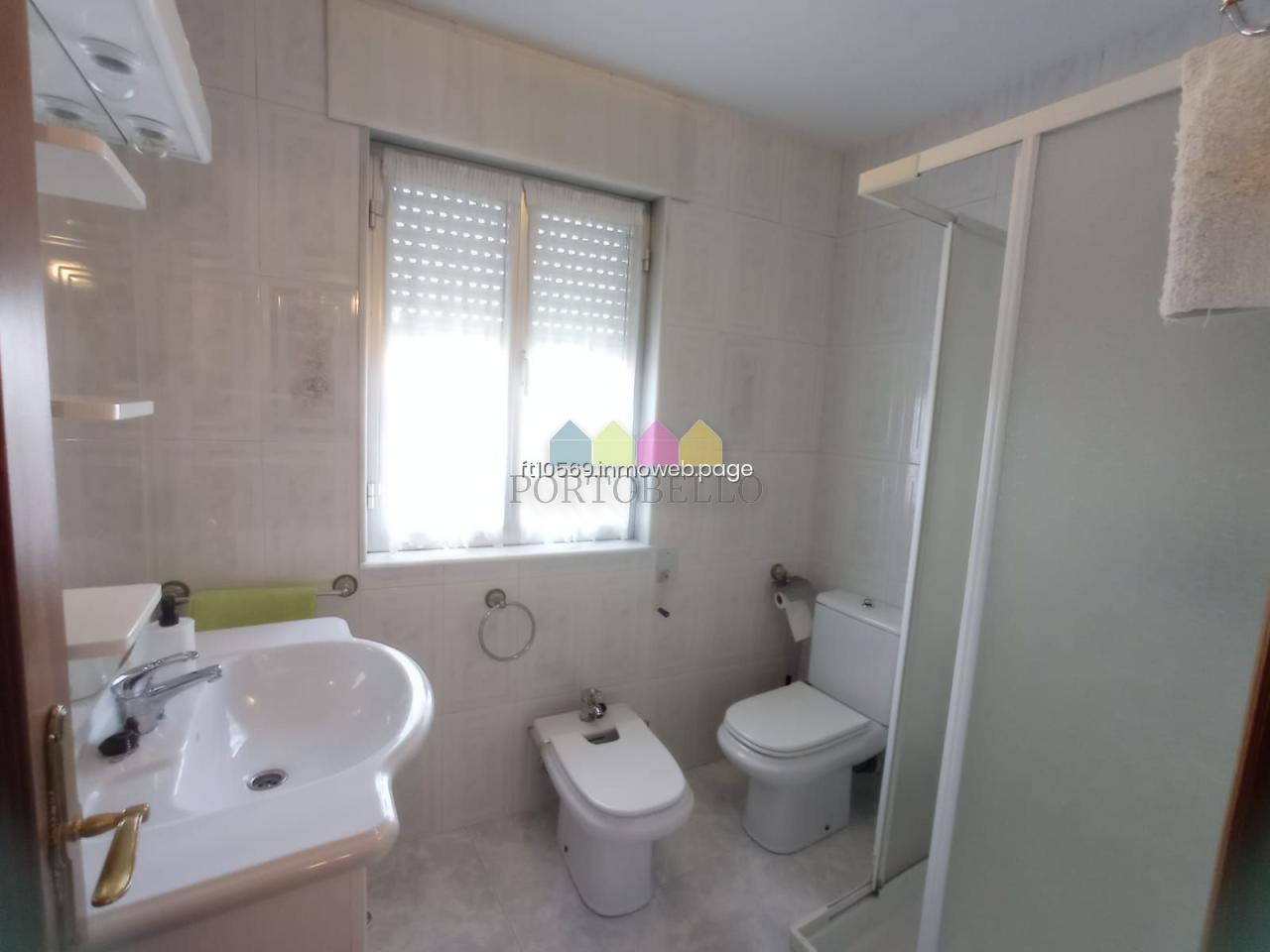 CASA EN RIAS ALTAS, BARES