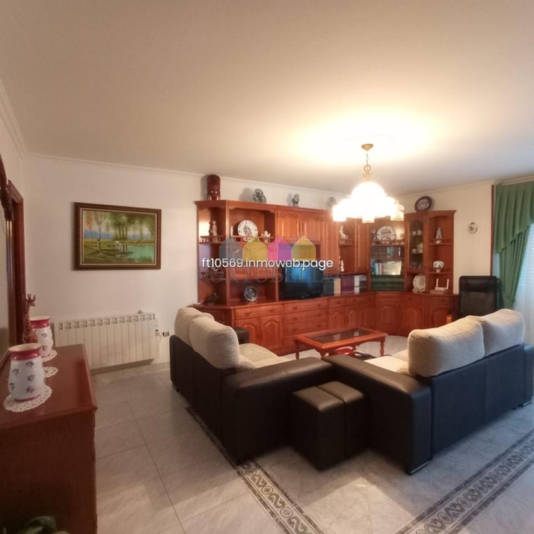 CASA EN RIAS ALTAS, BARES