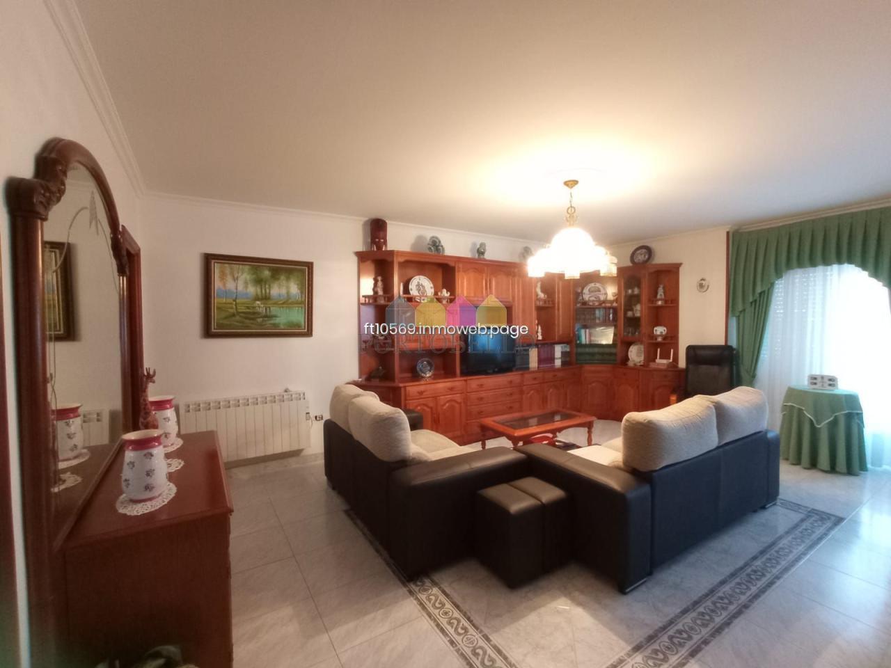CASA EN RIAS ALTAS, BARES