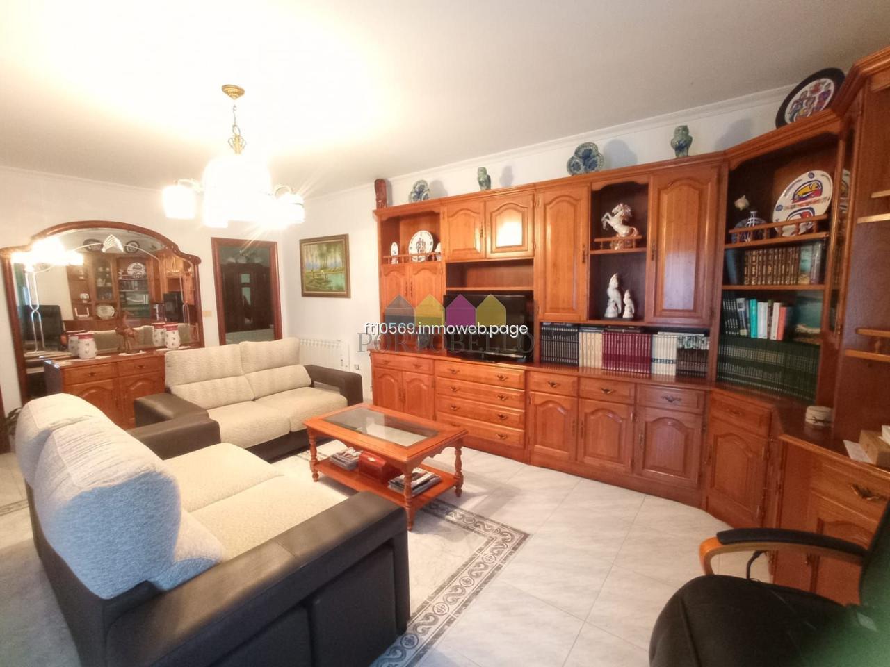 CASA EN RIAS ALTAS, BARES