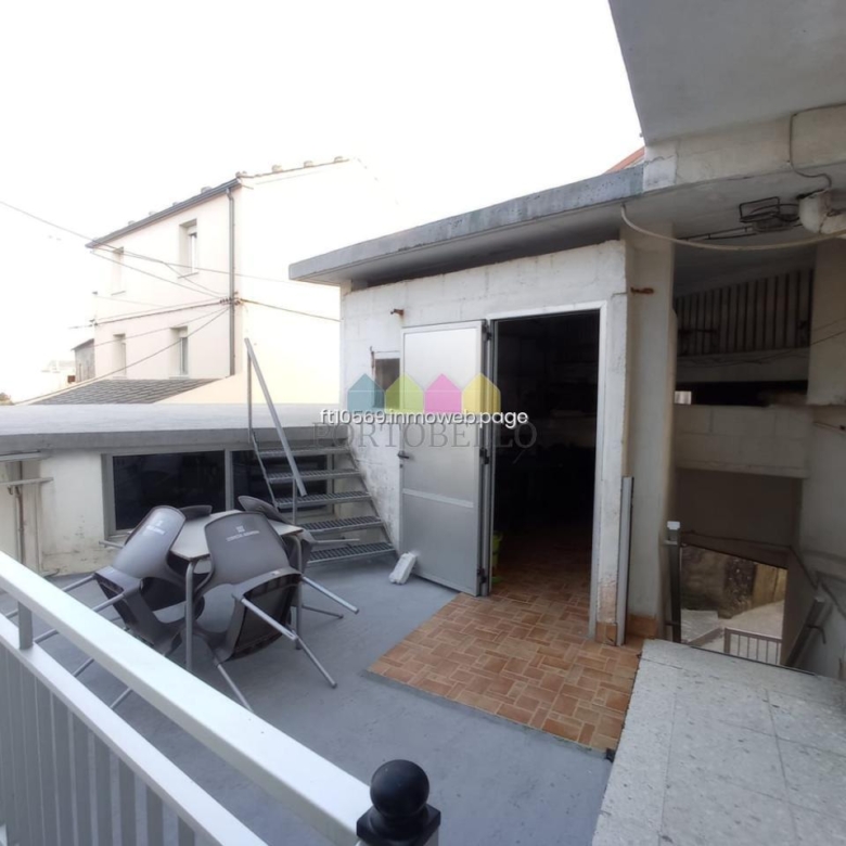 CASA EN RIAS ALTAS, BARES