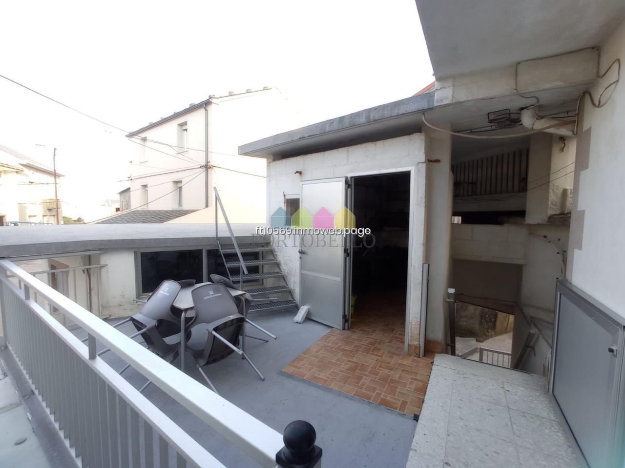 CASA EN RIAS ALTAS, BARES