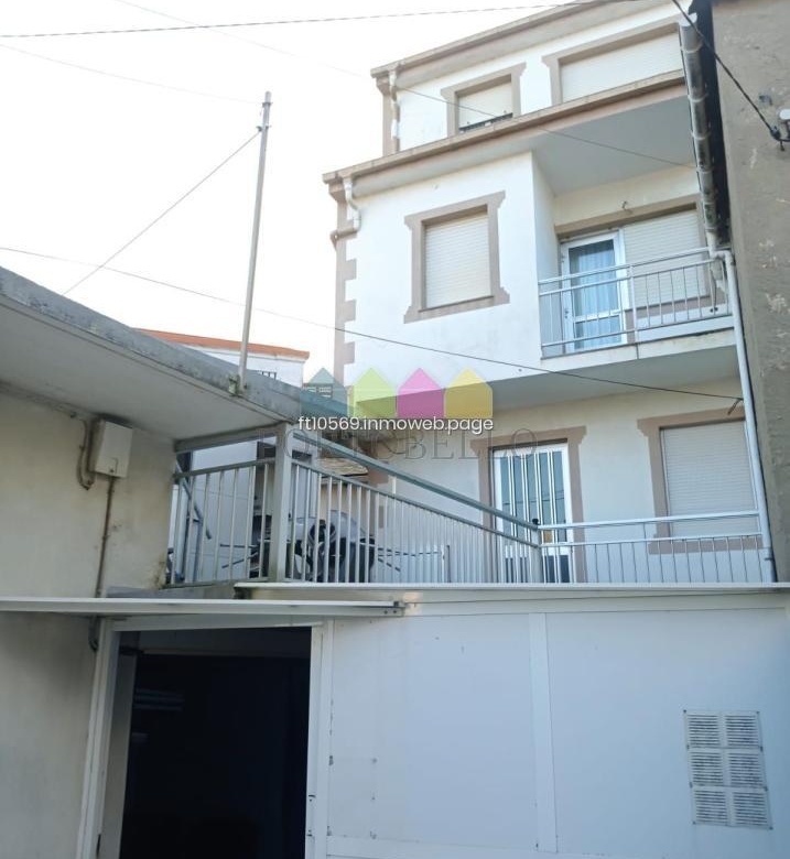 CASA EN RIAS ALTAS, BARES