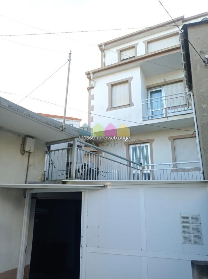 CASA EN RIAS ALTAS, BARES