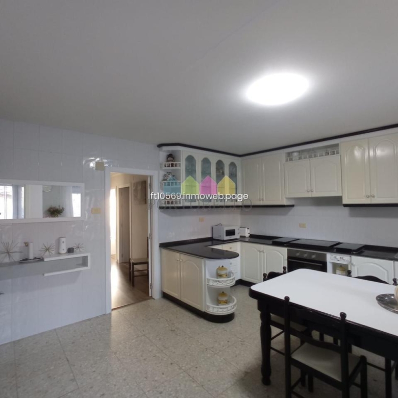 CASA EN RIAS ALTAS, BARES