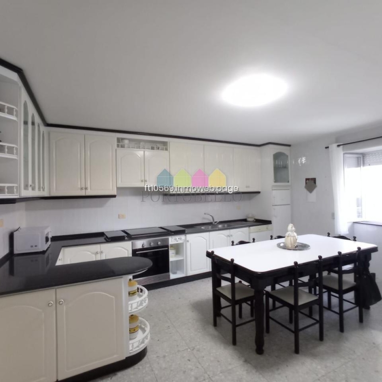 CASA EN RIAS ALTAS, BARES