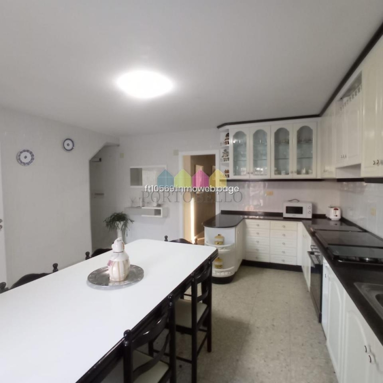 CASA EN RIAS ALTAS, BARES