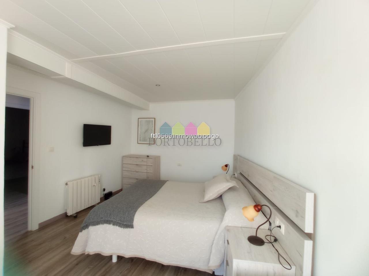 CASA EN RIAS ALTAS, BARES