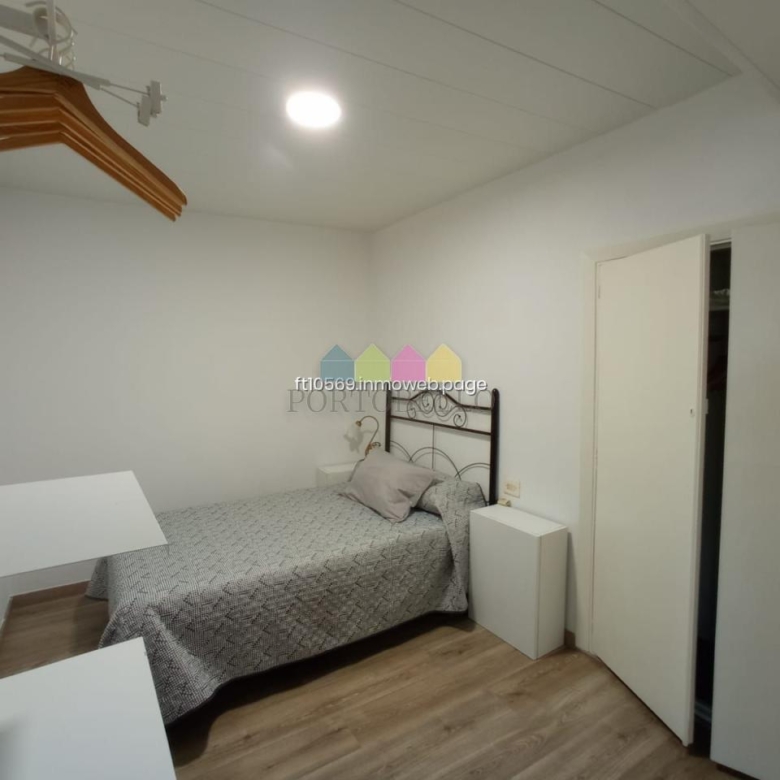 CASA EN RIAS ALTAS, BARES