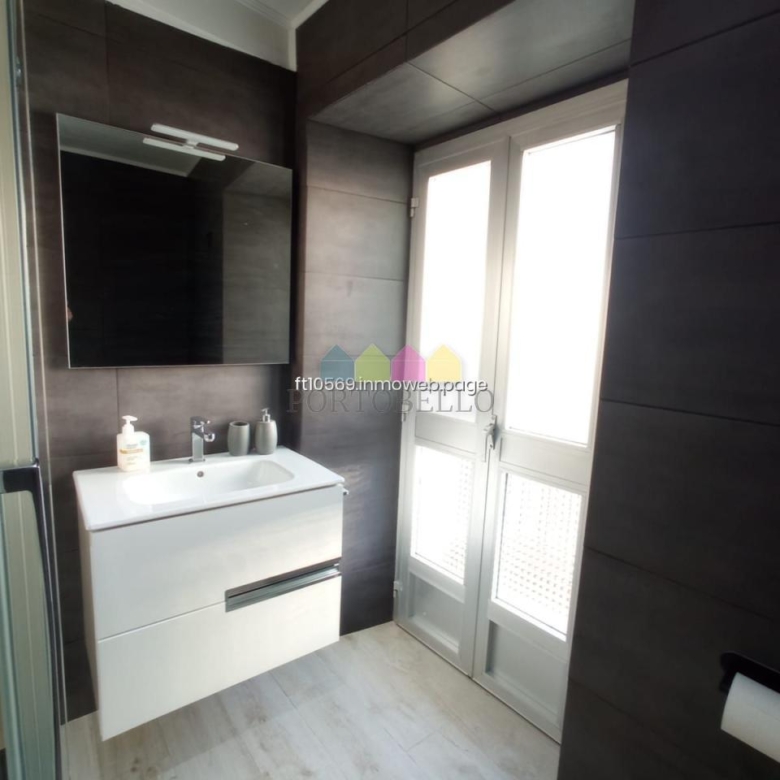 CASA EN RIAS ALTAS, BARES