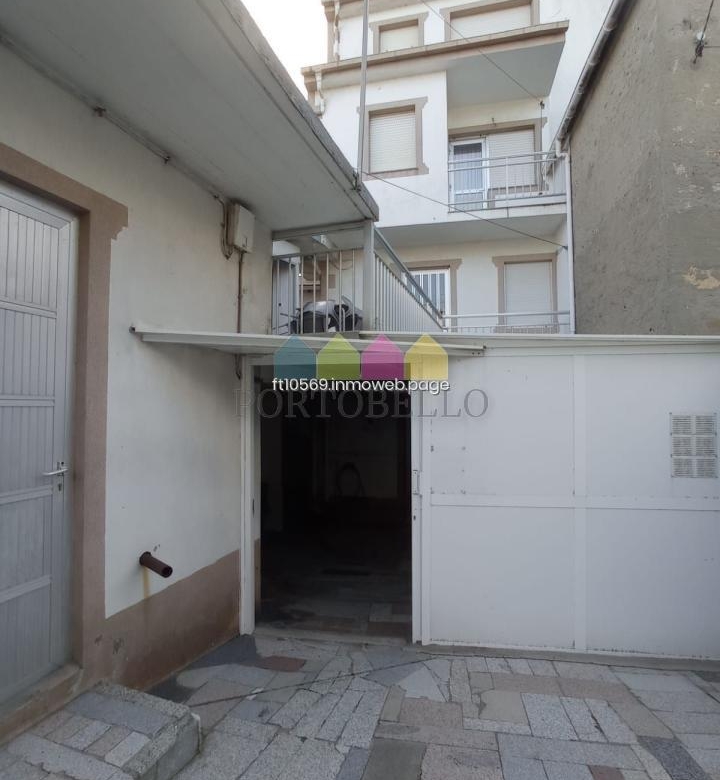 CASA EN RIAS ALTAS, BARES