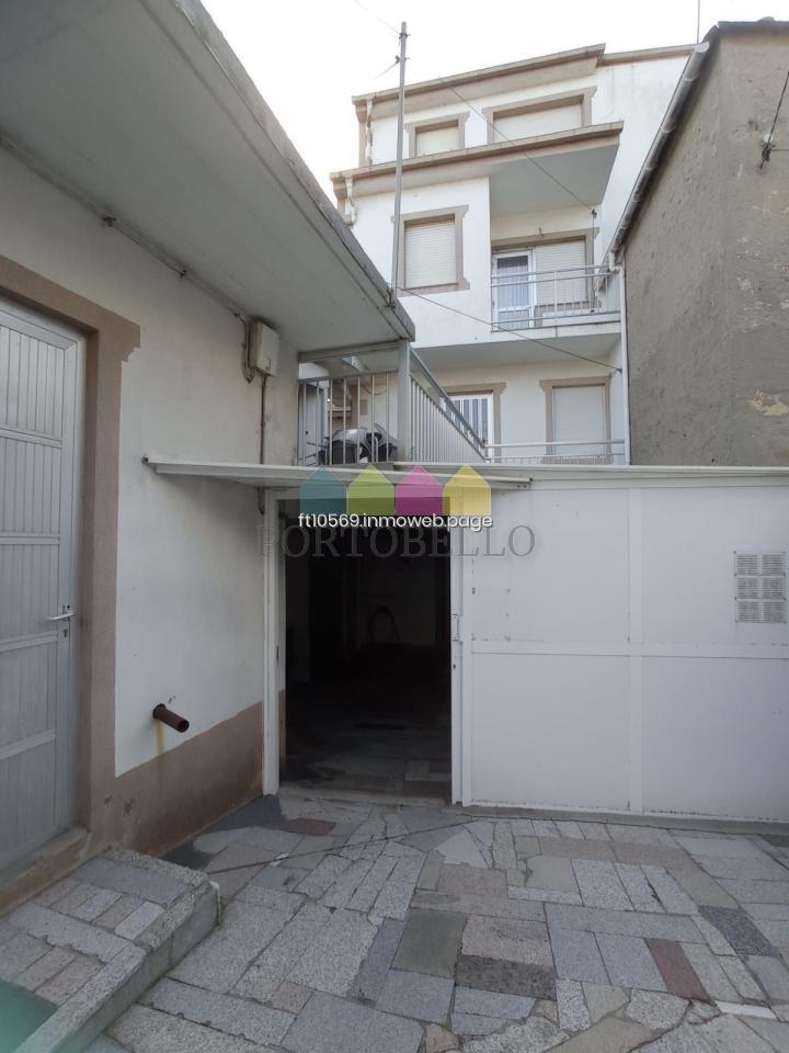CASA EN RIAS ALTAS, BARES