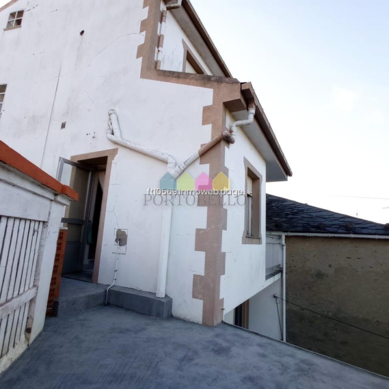 CASA EN RIAS ALTAS, BARES