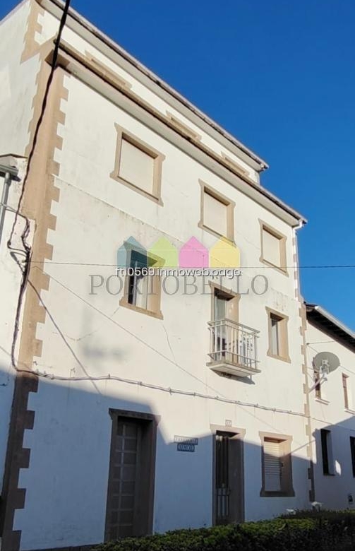 CASA EN RIAS ALTAS, BARES